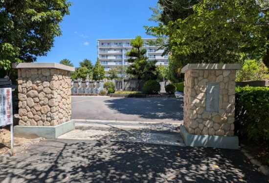 池田市 才尊霊園のお墓じまい・更地返還工事なら｜完全自社施工のハナミズキ