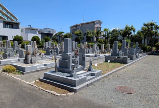 池田市 井口堂墓地のお墓じまい・更地返還工事なら｜完全自社施工のハナミズキ