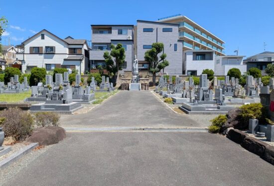 池田市 葉坂霊園のお墓じまい・更地返還工事なら｜完全自社施工のハナミズキ
